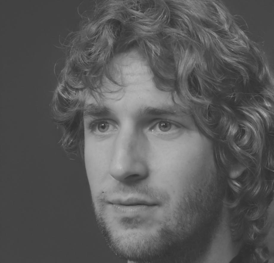 Finn Gallagher financial analyst